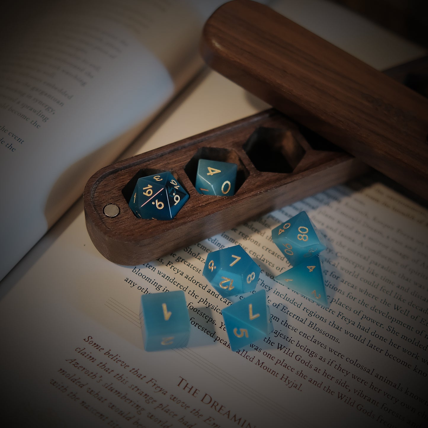 Element of Water Dice Set, Light Blue Cat's Eye Dice Set of 7, DND Role Playing Games and Card Games Gift for Gamer