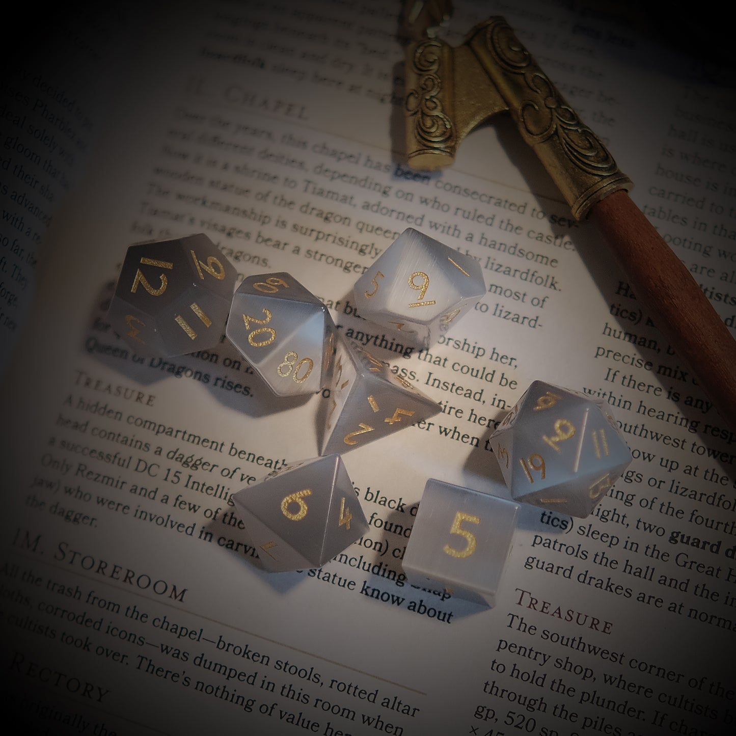 Ensemble de 7 dés de pierres précieuses œil de chat gris