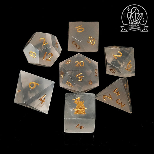 Ensemble de dés de pierres précieuses en cristal de quartz blanc givré_Logo