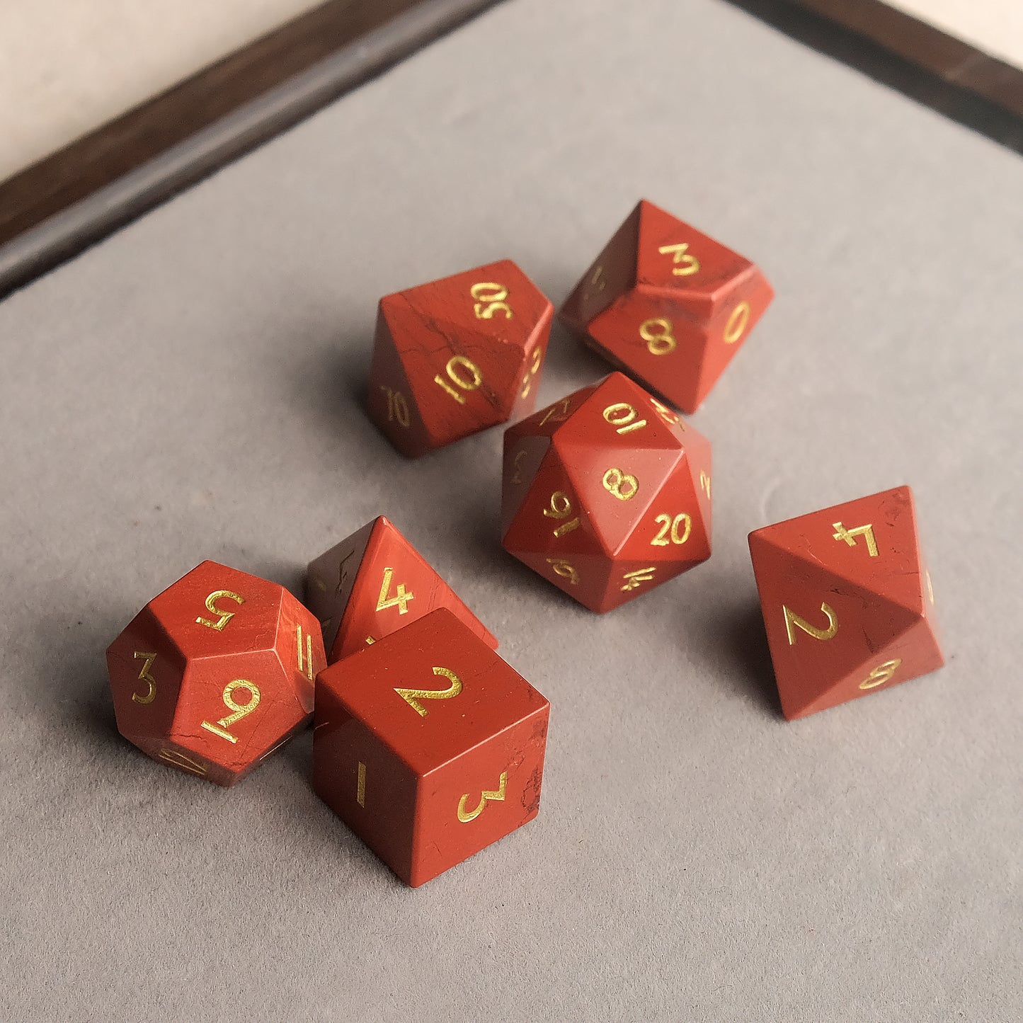 Set di dadi in pietra preziosa naturale di sangue sanguigno di 7 D6 con logo