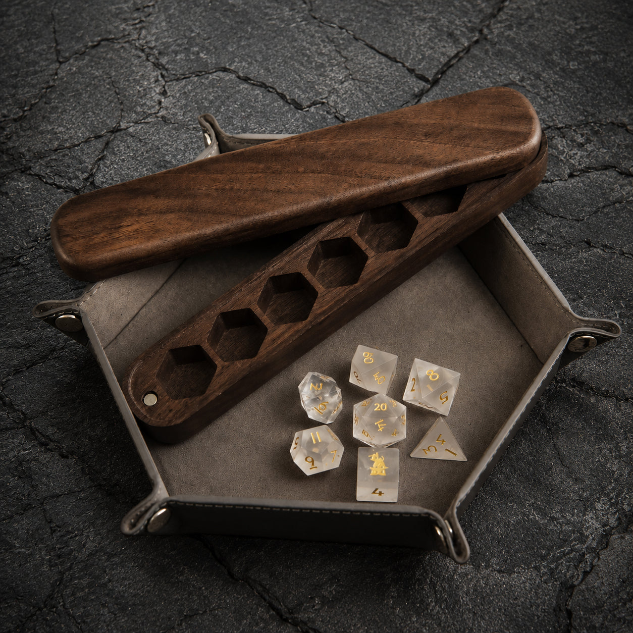 Combo dadi in cristallo bianco satinato e scatola di legno