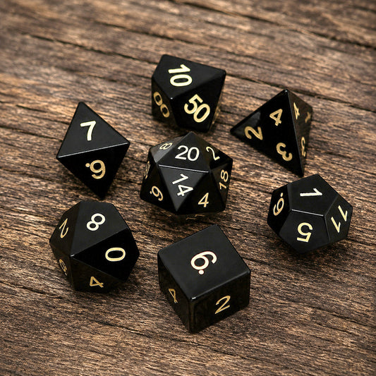 Ensemble de dés de pierres précieuses d’obsidienne