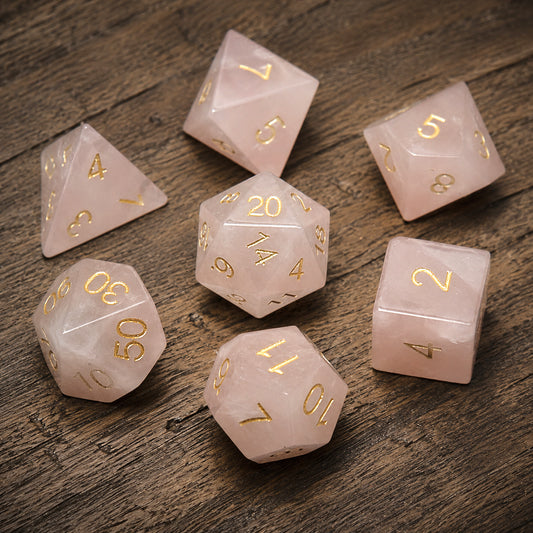 Ensemble de dés de pierres précieuses de quartz rose naturel