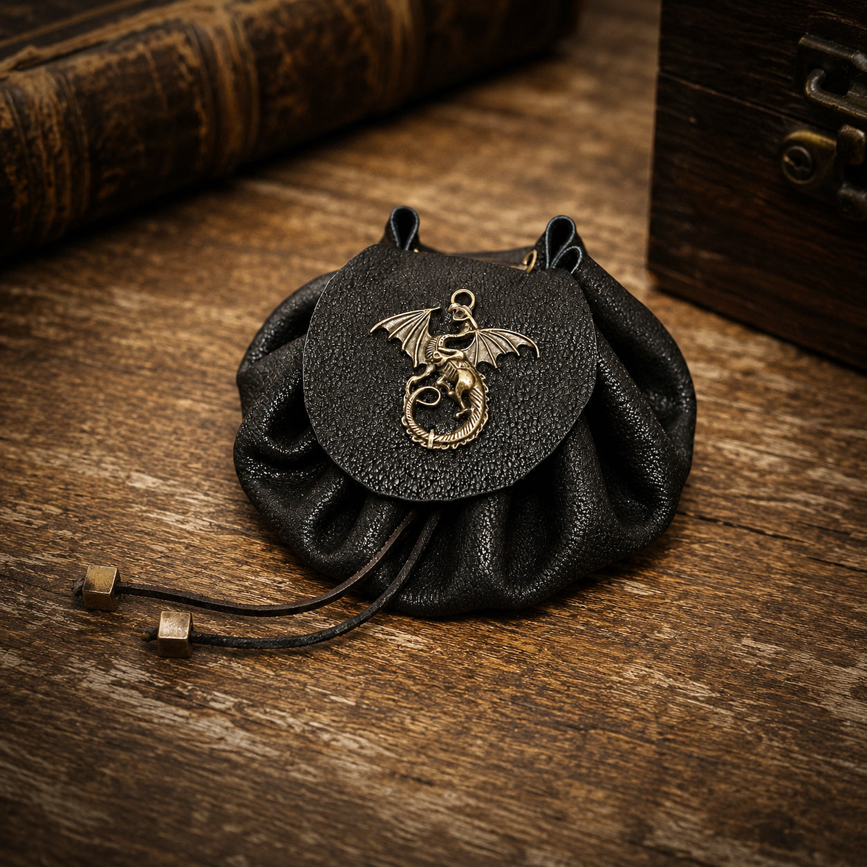 Sac à dés en cuir de taille moyenne avec dragon en métal_Noir